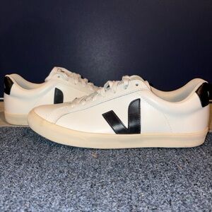 Veja Men's White and Black Casual Sneakers